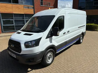 Usado Ford Transit 130 HP (95 kW) 2018 Branco Van