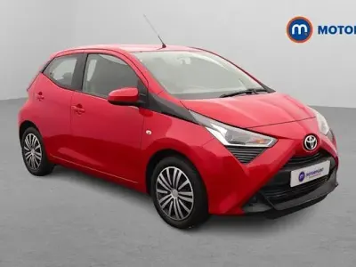 Used Toyota Aygo X-play 72 HP (52 kW) 2020 Red Hatchback