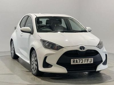 Used Toyota Yaris Hybrid 116 HP (85 kW) 2024 White Hatchback