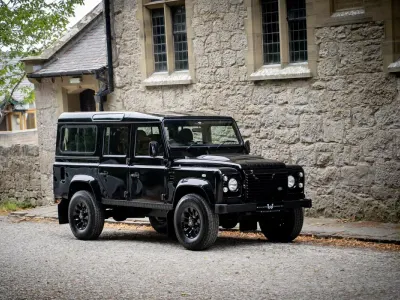 Used Land Rover Defender 122 HP (89 kW) 2009 Black Estate
