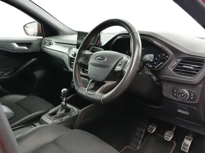 Used Ford Focus ST-Line X 125 HP (91 kW) 2019 Red Hatchback