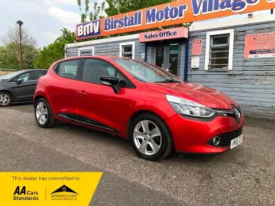 Used Renault Clio Dynamique 75 HP (55 kW) 2015 Red Hatchback
