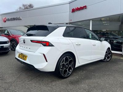 Used Vauxhall Astra Ultimate 128 HP (94 kW) 2024 Arctic white Hatchback