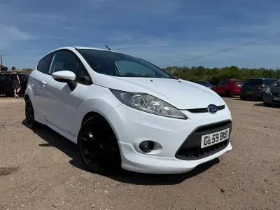 Used Ford Fiesta Zetec 2009 White Hatchback