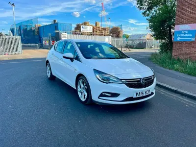 Used Vauxhall Astra SRi 2016 White Hatchback