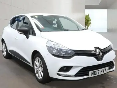 Used Renault Clio Play 75 HP (55 kW) 2017 White Hatchback