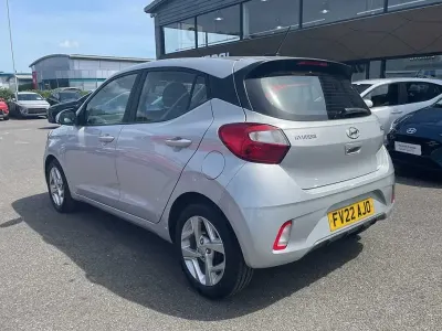 Used Hyundai i10 SE 84 HP (61 kW) 2022 Sleek silver Hatchback