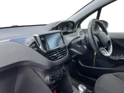 Used Peugeot 208 Allure Premium 81 HP (59 kW) 2018 White Hatchback