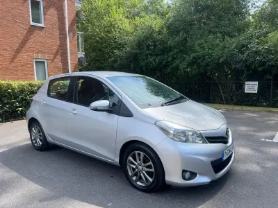 Used Toyota Yaris Multidrive S 99 HP (72 kW) 2014 Silver Hatchback