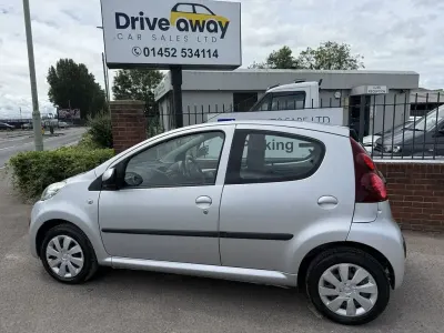 Used Peugeot 107 Active 68 HP (50 kW) 2013 Silver Hatchback