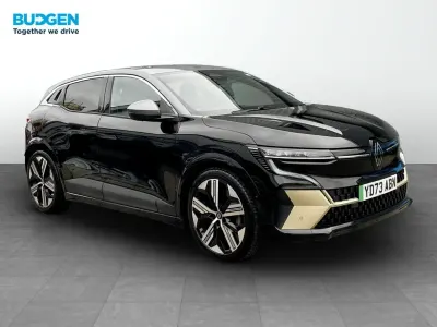 Begagnad Renault Megane E-Tech Iconic 160 kW (218 HK) 2023 Grå Halvkombi