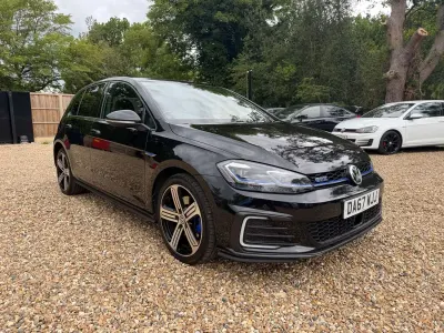 Begagnad VW Golf VII GTE 204 HK (150 kW) 2017 Svart Halvkombi