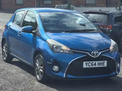 Used Toyota Yaris 99 HP (72 kW) 2014 Blue Hatchback