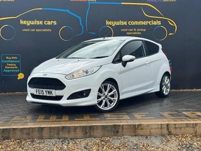 Used Ford Fiesta Zetec 125 HP (91 kW) 2015 White Hatchback