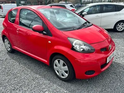 Used Toyota Aygo 68 HP (50 kW) 2011 Red Hatchback