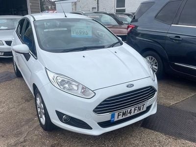 Used Ford Fiesta Zetec 105 HP (77 kW) 2014 White Hatchback