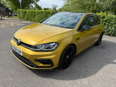 Second-hand VW Golf VII R 300 CP (220 kW) 2019 Galben Hatchback