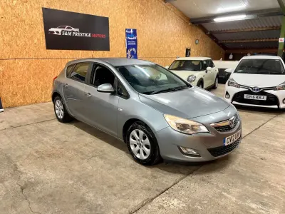 Begagnad Vauxhall Astra 2012 Silver Halvkombi