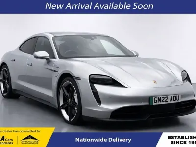 Usado Porsche Taycan Performance Package 350 kW (476 HP) 2022 Prateado Sedan
