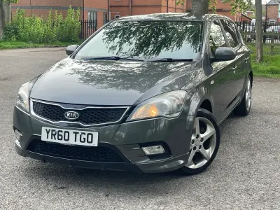 Begagnad Kia Ceed 2010 Grå Halvkombi