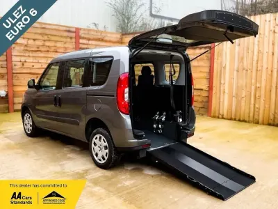 Usado Fiat Doblò 2019 Gris Monovolumen