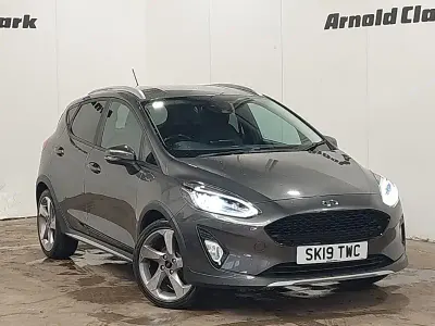 Usado Ford Fiesta Active X 140 HP (102 kW) 2019 Cinzento Citadino