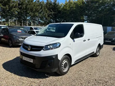 Second-hand Vauxhall Vivaro S 100 CP (73 kW) 2023 Alb Monovolum