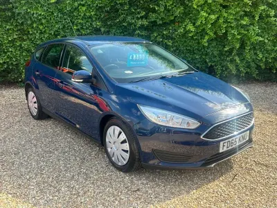 Used Ford Focus Zetec 125 HP (91 kW) 2015 Blue Hatchback