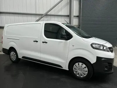 Used Vauxhall Vivaro 100 HP (73 kW) 2020 White MPV