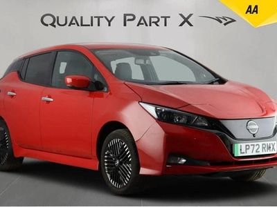 Begagnad Nissan Leaf N-Connecta 160 kW (218 HK) 2022 Röd Halvkombi