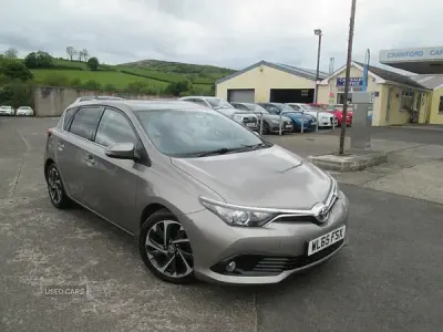 Used Toyota Auris Design 112 HP (82 kW) 2015 Bronze Hatchback