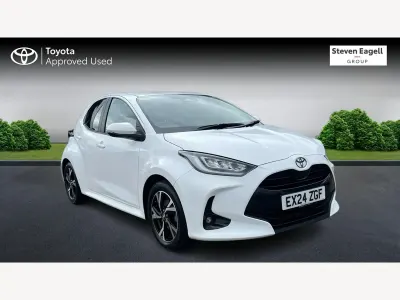 Used Toyota Yaris Hybrid Design 2024 White Hatchback