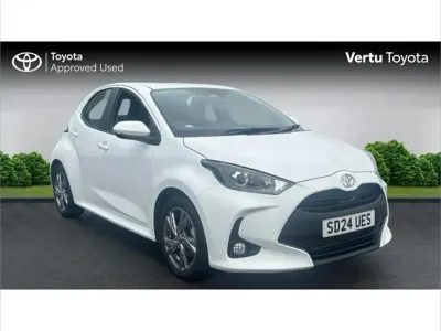 Used Toyota Yaris 113 HP (83 kW) 2024 White Hatchback