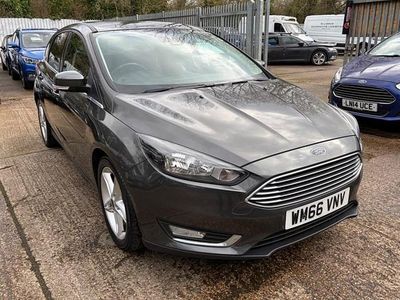 Used Ford Focus Titanium 120 HP (88 kW) 2016 Grey Hatchback