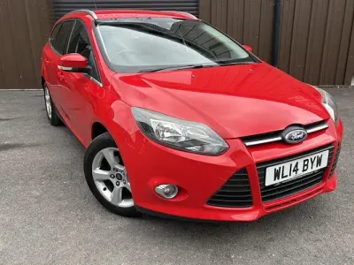 Used Ford Focus Zetec 125 HP (91 kW) 2014 Red Estate