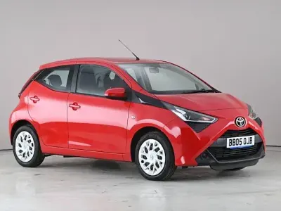 Used Toyota Aygo X-play 72 HP (52 kW) 2020 Red Hatchback