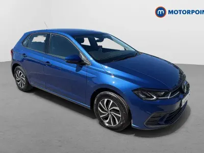 Begagnad VW Polo Life 2024 Blå Halvkombi