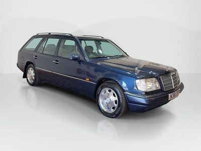 Used Mercedes E280 194 HP (142 kW) 1996 Blue Estate