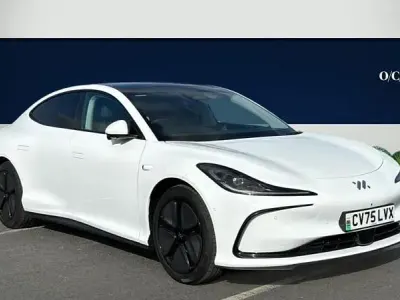 Begagnad MG IM5 216 kW (295 HK) 2025 Vit Halvkombi