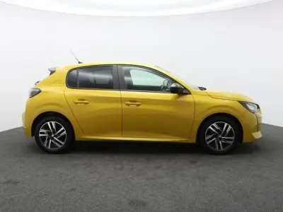 Used Peugeot 208 Active+ 74 HP (54 kW) 2023 Yellow Hatchback