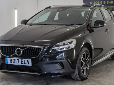 Usado Volvo V40 Plus 2017 Negro Utilitario
