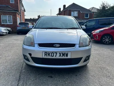 Used Ford Fiesta Zetec 80 HP (58 kW) 2007 Silver Hatchback