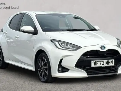 Used Toyota Yaris Hybrid Design 116 HP (85 kW) 2023 Pure white Hatchback