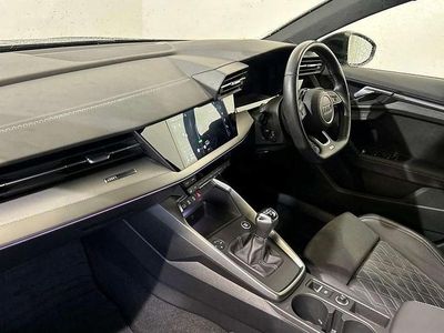 Usado Audi A3 Comfort 147 HP (108 kW) 2022 Preto Sedan