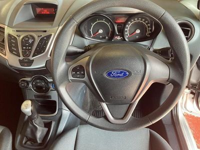 Używany Ford Fiesta Style 2009 Srebrny Hatchback