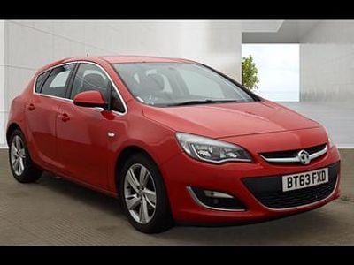 Used Vauxhall Astra SRi 115 HP (84 kW) 2014 Red Hatchback