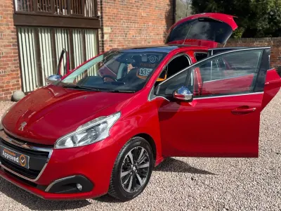 Usado Peugeot 208 Allure Premium 2017 Vermelho Citadino