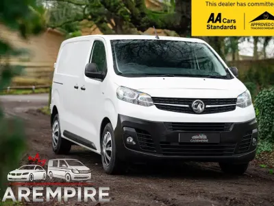 Used Vauxhall Vivaro 100 HP (73 kW) 2021 White MPV