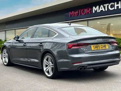 Usado Audi A5 Sportback S-Line 190 HP (139 kW) 2019 Cinzento Citadino