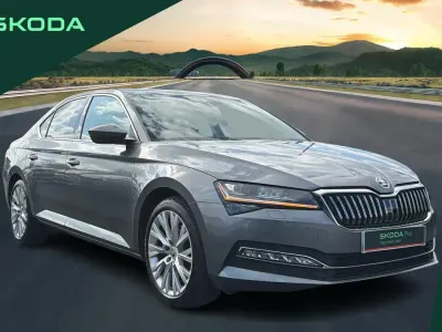 Usado Skoda Superb SE L 147 CV (108 kW) 2023 Gris Utilitario